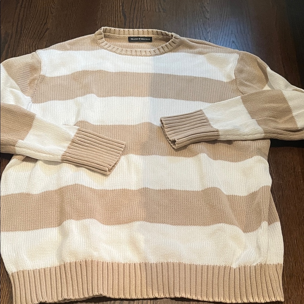 Brandy Melville Crewneck Sweater - Picture 2 of 4